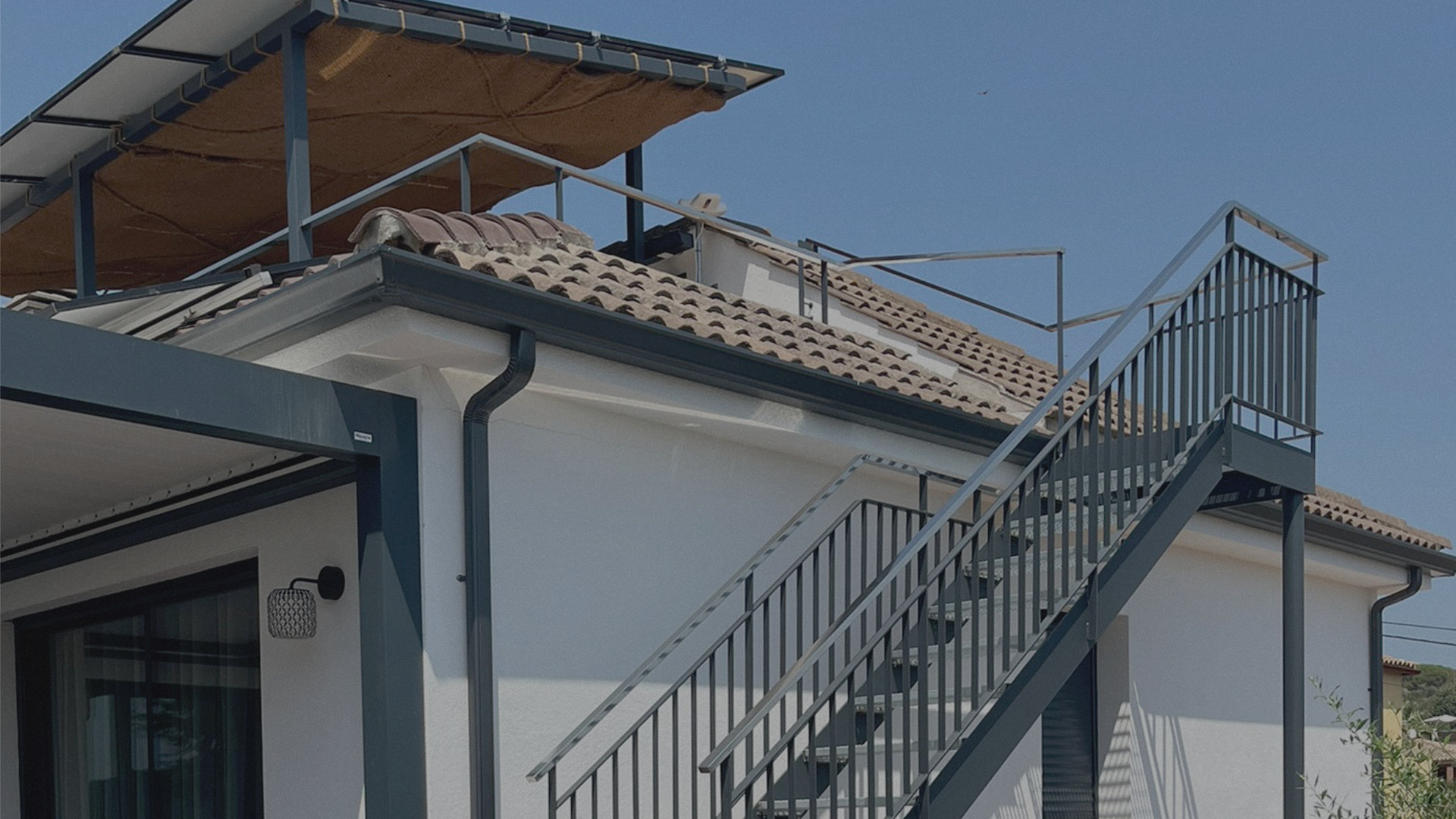 Escalera metálica exterior